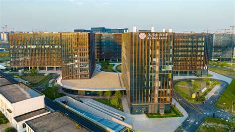 “楼宇型大学”+10分钟功能圈，上海财大滴水湖高级金融学院来了！