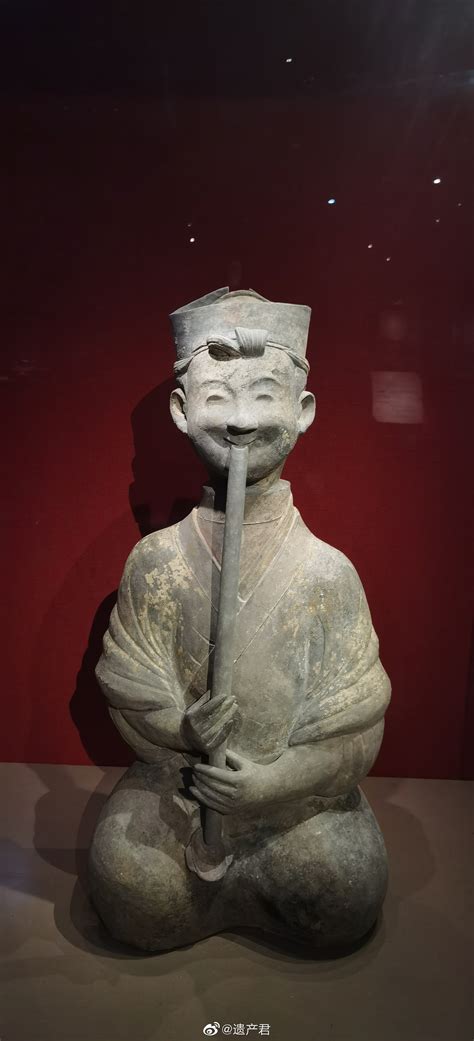 东汉（公元25年-220年）击鼓说唱俑高清图片下载_红动中国