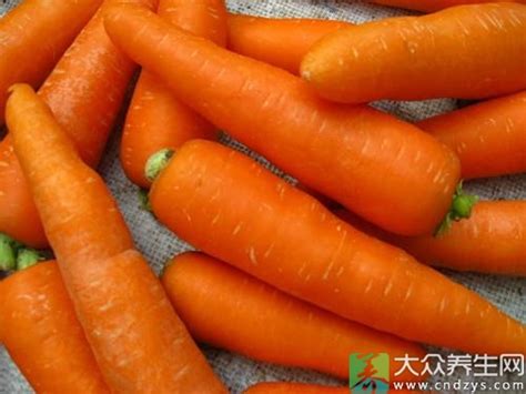 家常快手菜之胡萝卜，质脆味美，营养丰富的“小人参”|玉米|生抽|制法_新浪新闻