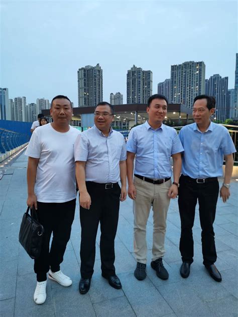 重庆永川区领导亲切接见重庆滨信建材公司负责人-企业官网