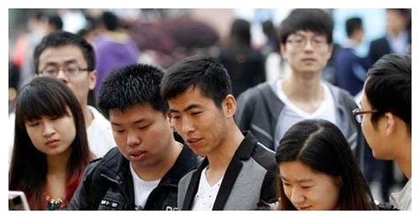 出国热背后，中国就业竞争白热化|界面新闻 · JMedia