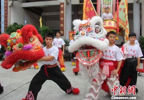 春节舞狮的小女孩png图片免费下载-素材7myjkVkWV-新图网