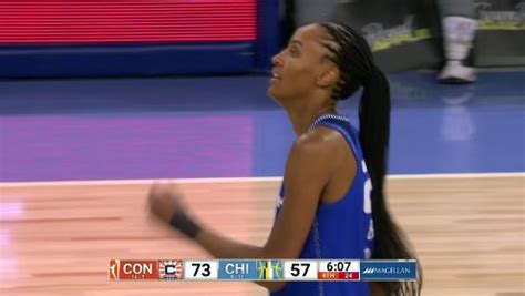 《WNBA》极具观赏性的传导球 直接塞到篮下狄瓦娜.邦纳篮成功打进_高清1080P在线观看平台_腾讯视频