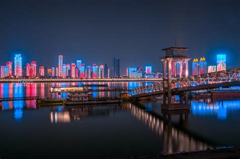 武汉城市建筑夜晚建筑沿江一号俯拍摄影图配图高清摄影大图-千库网