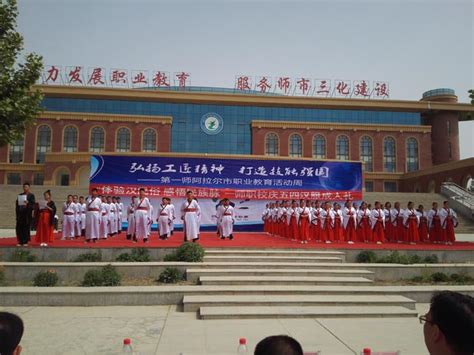 第一师阿拉尔职业技术学校举行成人宣誓仪式 - 中华人民共和国教育部政府门户网站