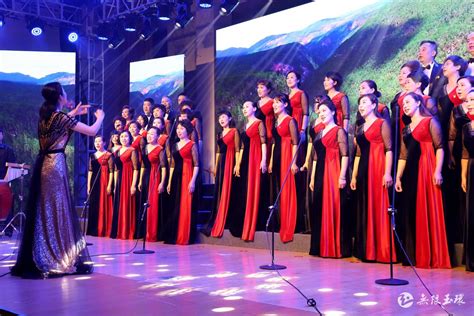 红七月 | 重温经典！700余名基层党员同唱红歌献给党