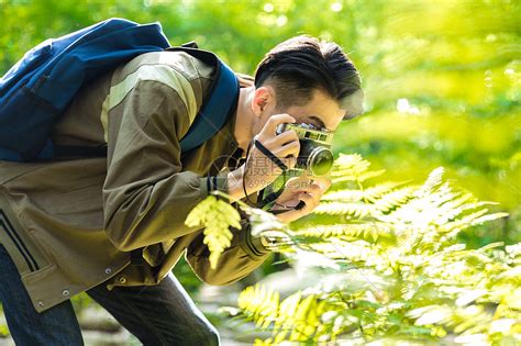 青年男性拍照高清图片下载-正版图片501088331-摄图网