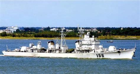 中国海军退役“珠海舰”驶过三峡_凤凰网
