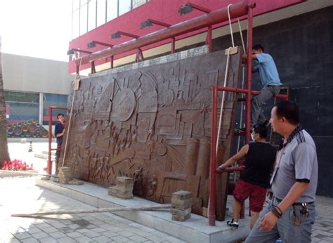 天津雕塑—天津意库创意产业园浮雕近日安装