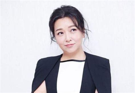 演员靳东妻子是谁 演员靳东与前妻离婚原因_知秀网