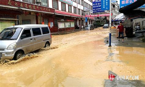 今晨凌云暴雨引发洪水-广西高清图片-中国天气网