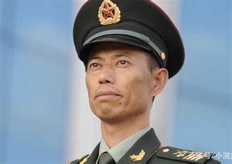 日本自卫队联合参谋长检阅北京军区炮兵旅仪仗队 - 海洋财富网