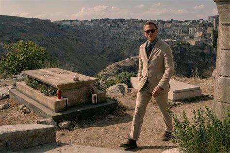 《007无暇赴死》发布主预告片，英国本土4月上映 - 科技先生