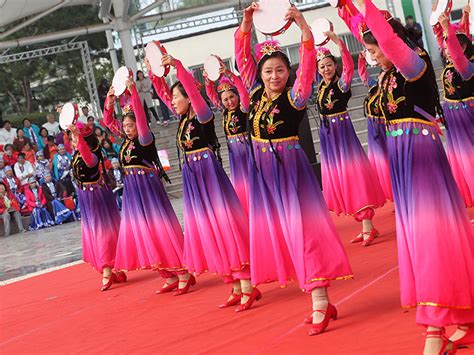 郑州这位美女车长厉害了 新疆舞西藏舞蒙古族舞哪种都会跳-大河网