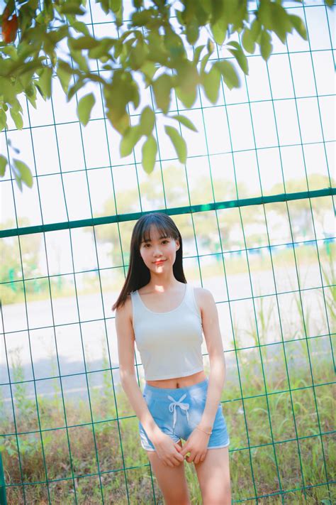 夏季美少女图片