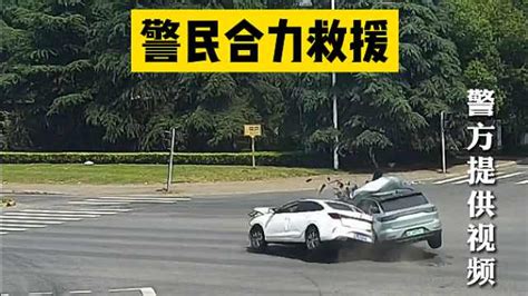 两车相撞两人被困警民合力救援_SBS暖视频-梨视频官网-Pear Video