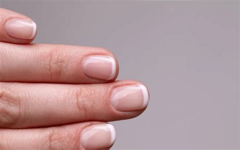 手指甲上月牙少说明什么，月牙和健康的联系-参考经验网