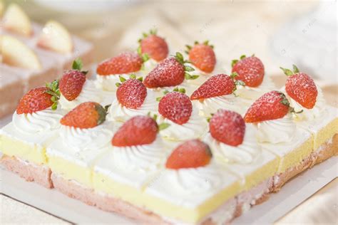 2020年新款新鲜草莓生日蛋糕，你喜欢哪款？