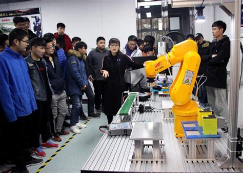 机电与信息工程系举办工业机器人就业前景专题讲座-河南水利与环境职业学院