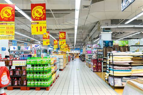 大型超市下午日用品陈列超市摄影摄影图配图高清摄影大图-千库网