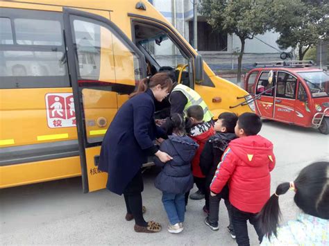 “平安校车，安全出行！”——前马幼儿园开展接送车跟车调查活动