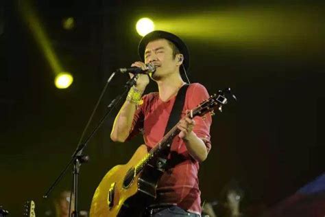 朴树首次北京演唱会 坦言用10年找回音乐状态_音乐频道_凤凰网