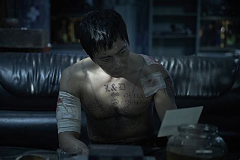 《哭泣的男人》公开张东健纹身照霸气养眼|张东健|哭泣的男人|纹身_新浪娱乐_新浪网
