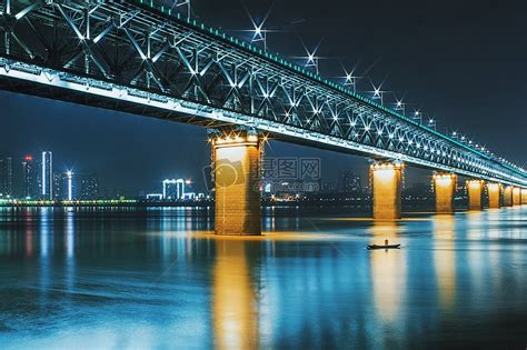 武汉夜晚灯光全亮的长江大桥高清图片下载-正版图片500039767-摄图网