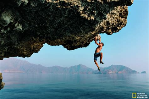 世界顶级攀岩高手在尖如利刃的岩壁上一展身手|深水|攀岩|岩壁_新浪新闻