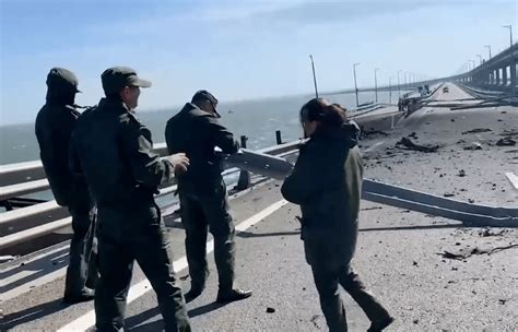 俄方说克里米亚大桥事故造成2死1伤_凤凰网视频_凤凰网
