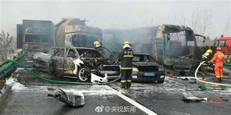 保亭海榆中线224国道三车相撞 致2死6伤_海南频道_凤凰网