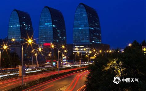 华灯初上 夜幕下的北京光影璀璨-图片频道