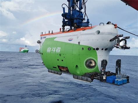 中国“奋斗者”号完成万米深潜海试任务|中国|三亚_新浪新闻