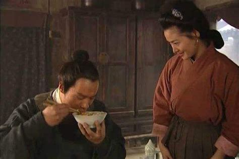 潘金莲改嫁西门庆，成亲第一天却惨遭羞辱，经典剧《恨锁金瓶》