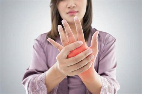 手指关节疼痛，可能预示这些疾病的到来，还有可能是因为它引起_现象