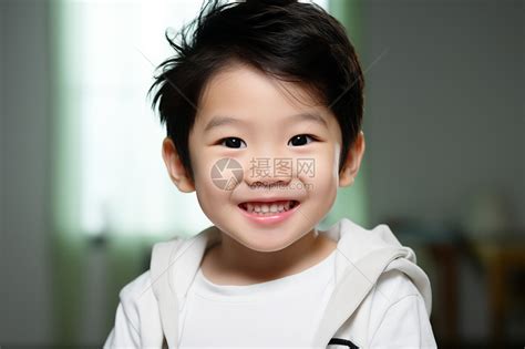 笑容灿烂的孩子高清图片下载-正版图片600596437-摄图网