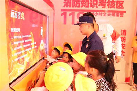 “零距离”学消防知识！广州这群萌娃手牵手探访消防救援站