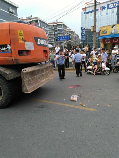 江苏安全播报：8月21日南京市发生一起挖掘机上路安全事故 致一男子被碾压死亡-江苏省工程机械行业安全环保信息网