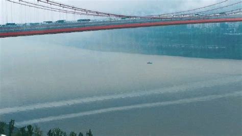 武汉暴雨一大桥形成横跨1700米瀑布飞泻，市民：被震撼到了_手机新浪网