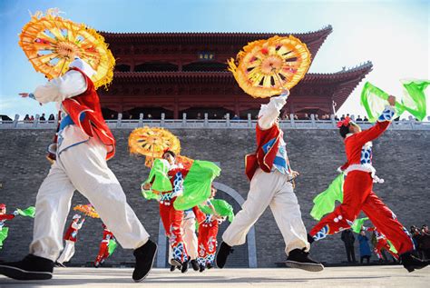 西安年 中国年 最热闹！西安人春节必去的几个地方，快收藏！|地点|西安|都城隍庙_新浪新闻
