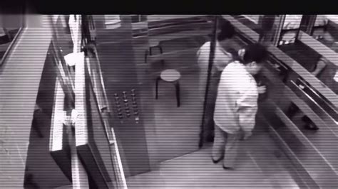医院午夜灵异恐怖电梯，医院的医生都被吓疯了_腾讯视频