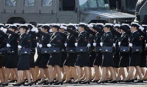 探访阅兵训练场 实拍女兵方队的一天