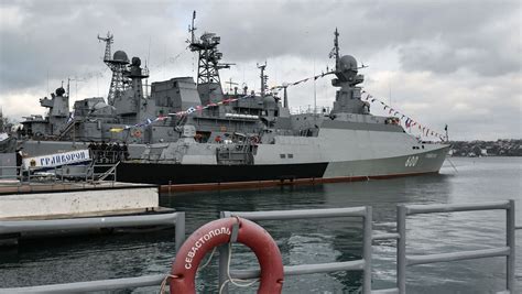 俄罗斯23900型两栖攻击舰开工建造