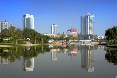 河南商丘一个县，人口超百万，拥有天龙湖公园