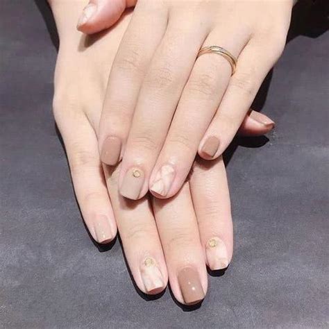 美甲纯色显白图片