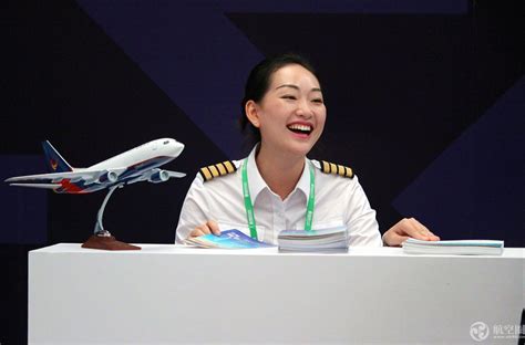 首届四川航展举行 一大波当地美女空姐亮相 - 空姐 - 航空圈——航空信息、大数据平台