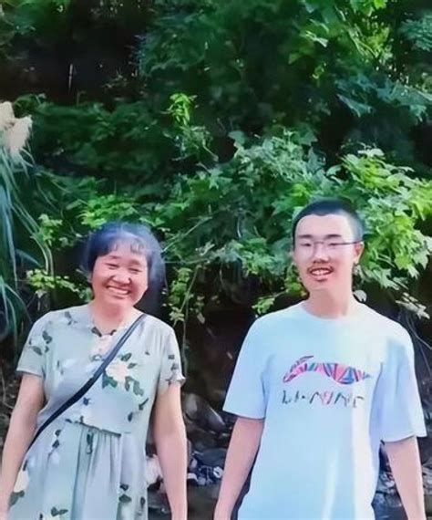 胡鑫宇遗体被找到，家属最终决定尸检，其母称不会停止寻找真相_腾讯视频