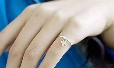 女生小拇指带戒指是什么意思 - 中国婚博会官网