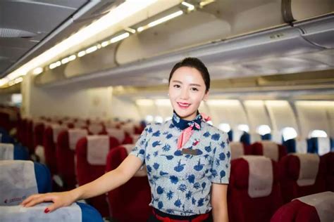 全球最美空姐大PK 亚航空姐最美_新闻频道_中国青年网
