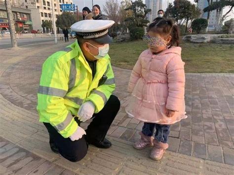 小女孩街头走失 宜城警民相助找到家人-荆楚网-湖北日报网